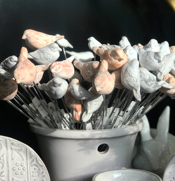 Pajarito con varilla blanco jardín