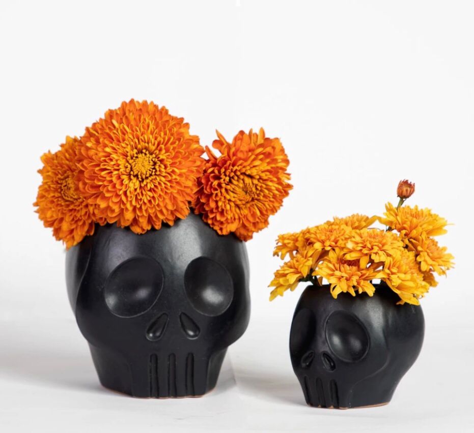 Set 2 floreros negro calaveras